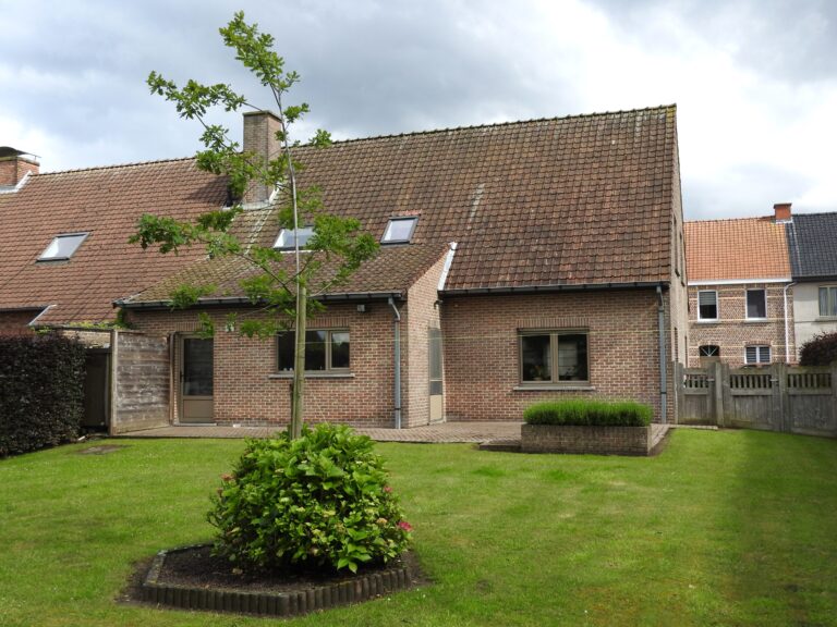 ACHTERKANT HUIS